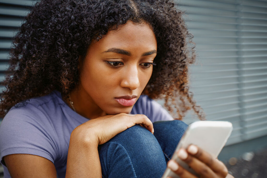 Digital Anxiety and How to Reduce It, According to a Local Expert